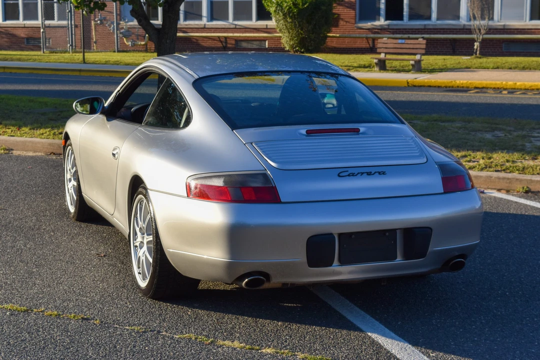 2001 Porsche 996 Carrera - Image 23 of 31