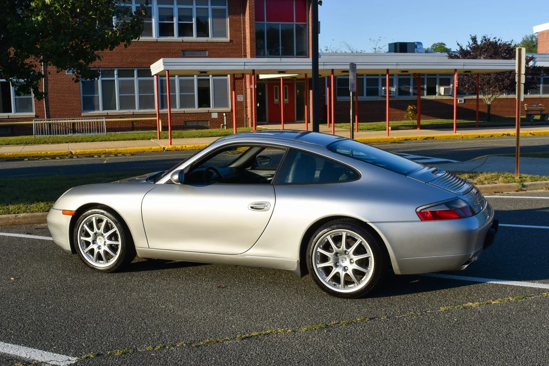 2001 Porsche 996 Carrera - Image 16 of 31