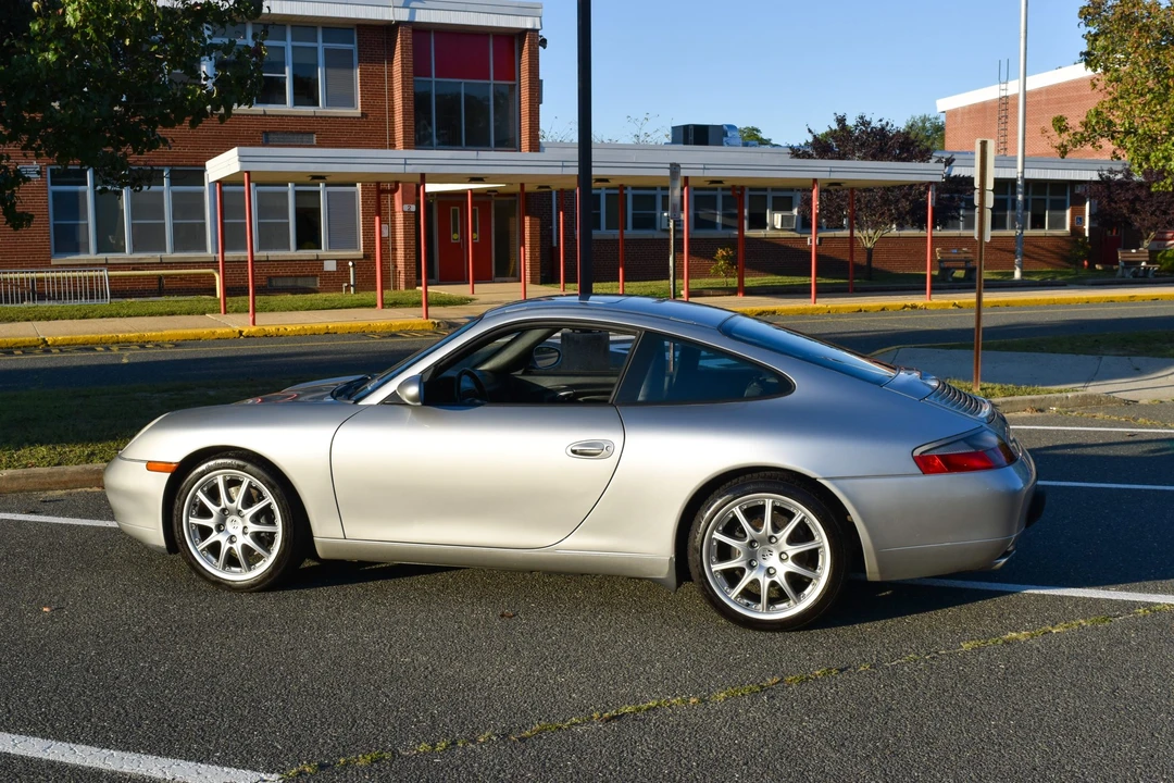 2001 Porsche 996 Carrera - Image 15 of 31
