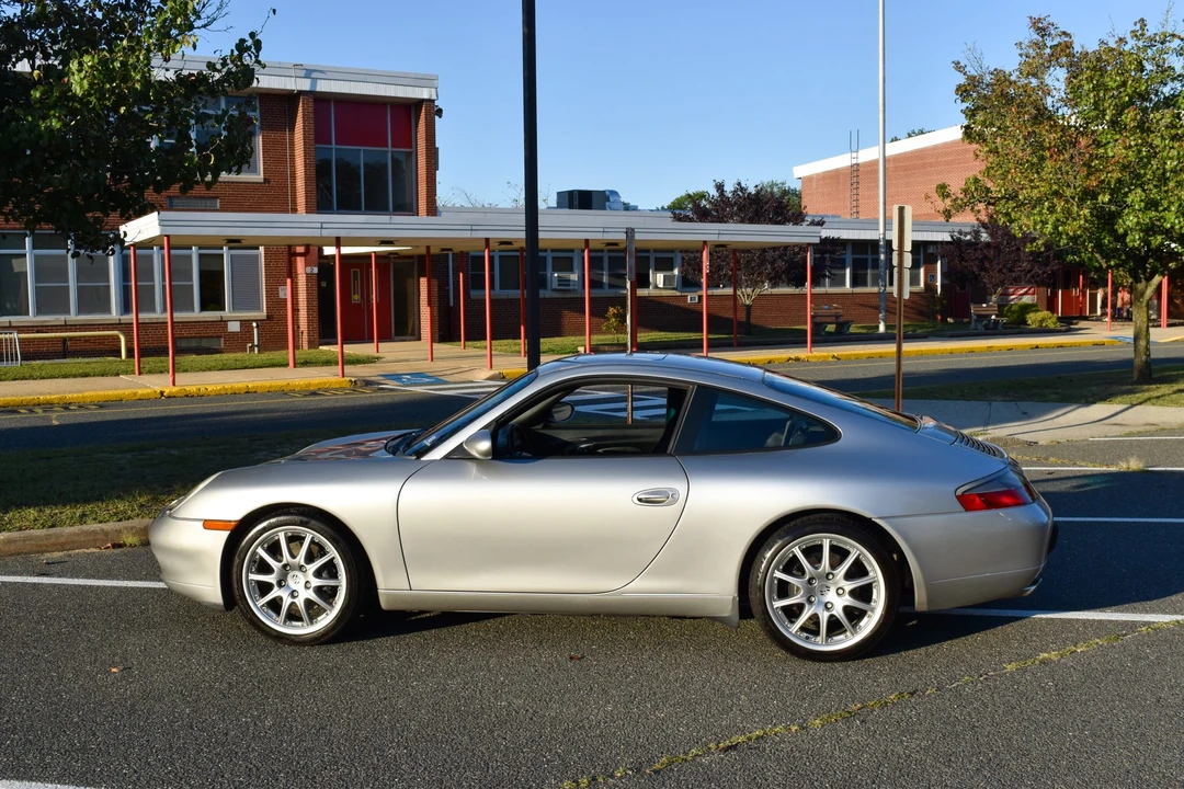 2001 Porsche 996 Carrera - Image 14 of 31
