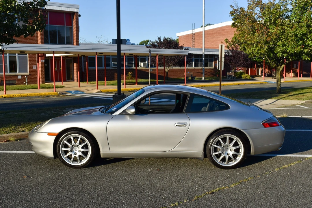 2001 Porsche 996 Carrera - Image 13 of 31