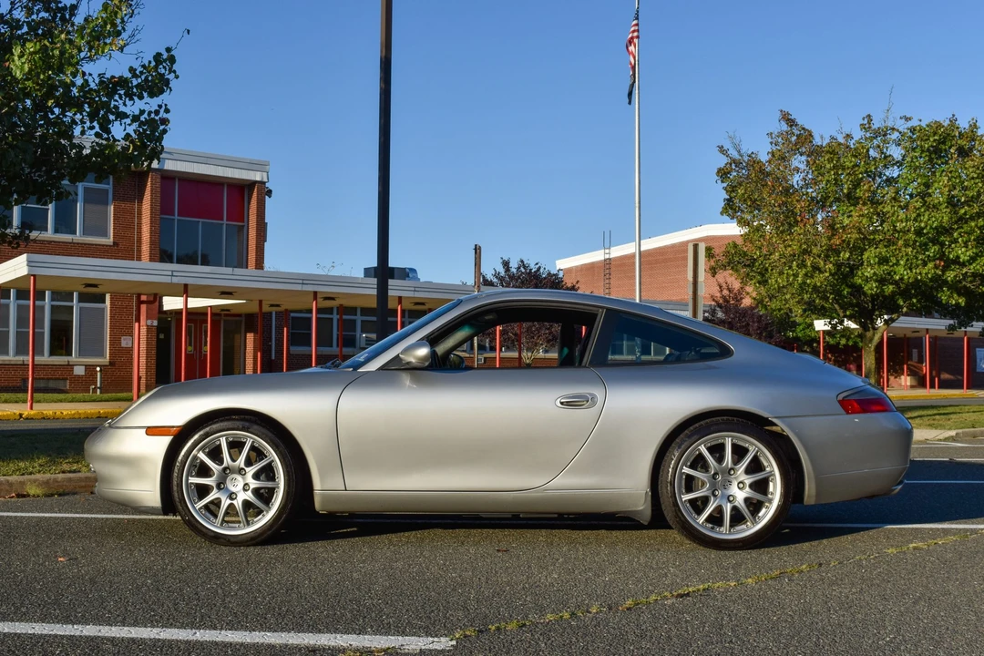 2001 Porsche 996 Carrera - Image 12 of 31