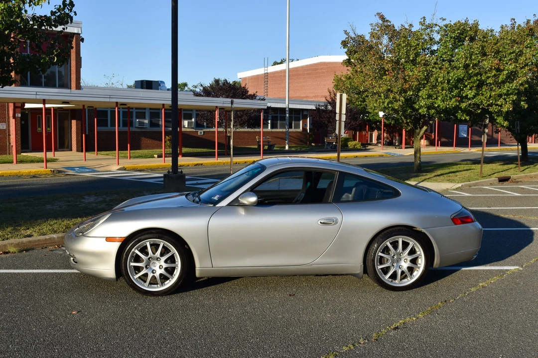 2001 Porsche 996 Carrera - Image 11 of 31