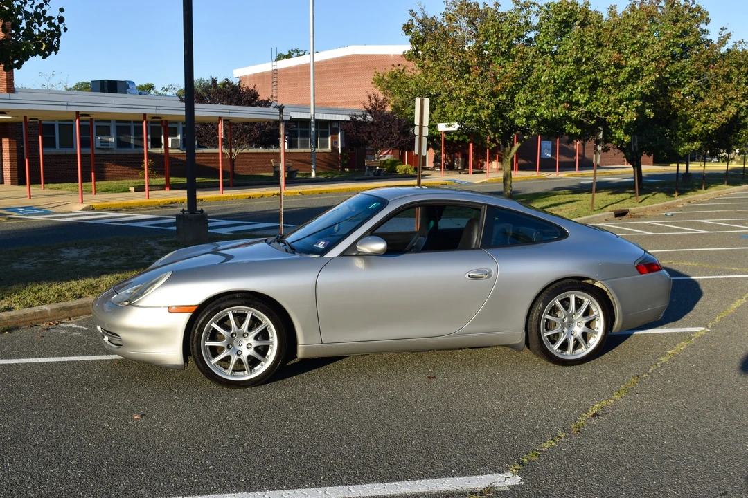 2001 Porsche 996 Carrera - Image 10 of 31