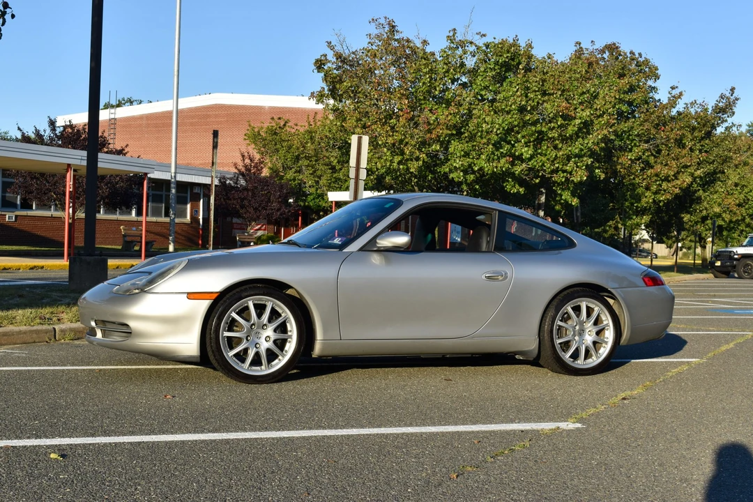 2001 Porsche 996 Carrera - Image 9 of 31