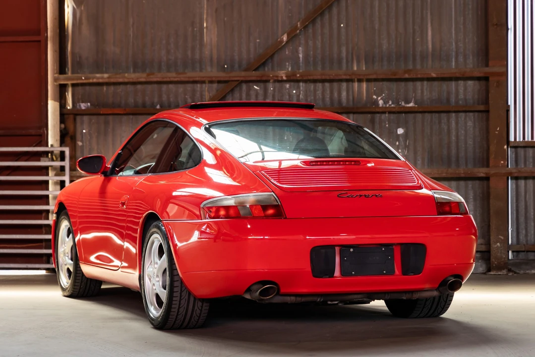 2001 Porsche 996 Carrera - Image 10 of 31