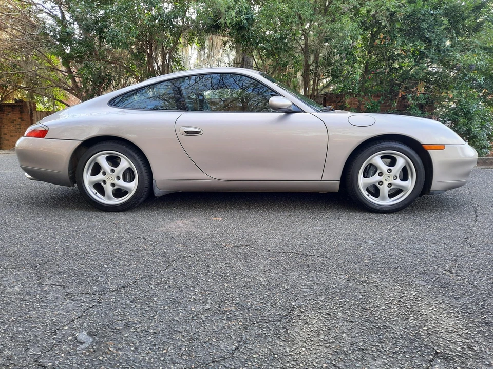 2001 Porsche 996 Carrera - Image 25 of 31