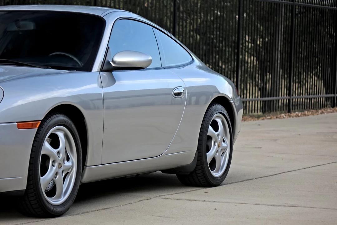 2001 Porsche 996 Carrera - Image 24 of 31