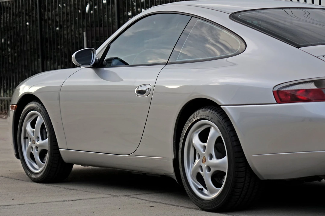 2001 Porsche 996 Carrera - Image 26 of 31
