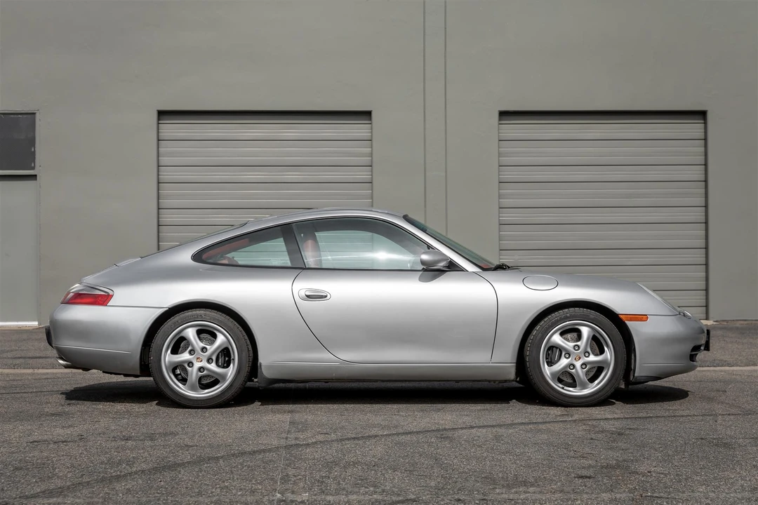 2001 Porsche 996 Carrera - Image 8 of 31