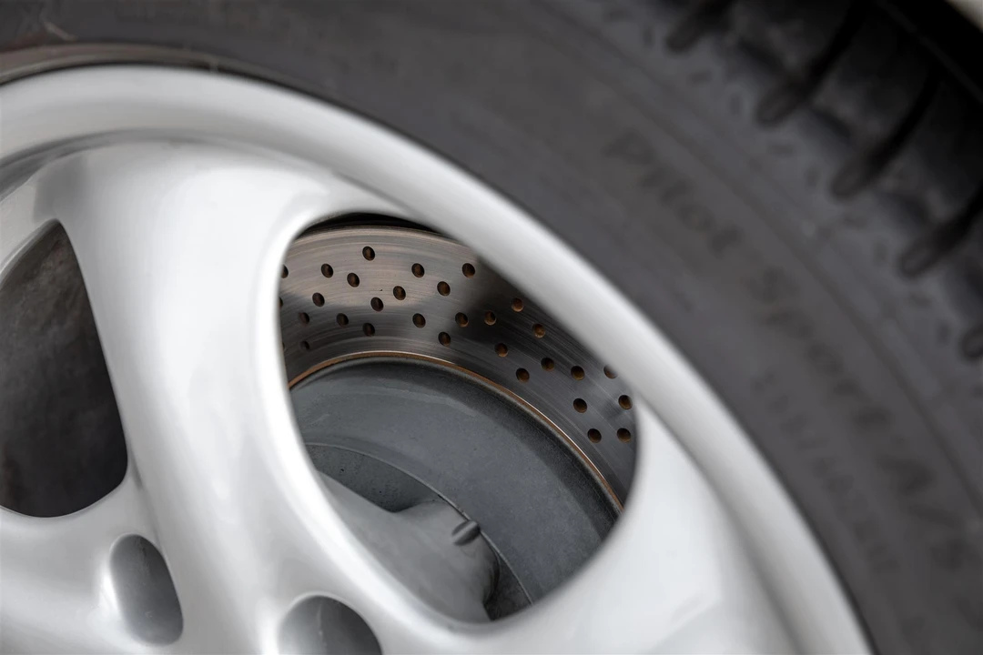 2001 Porsche 996 Carrera - Image 18 of 31