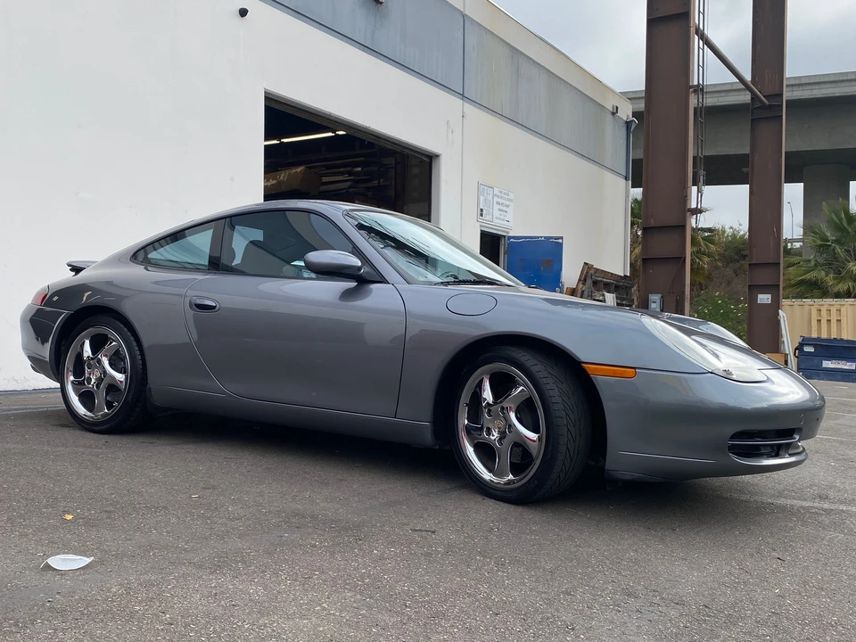 2001 Porsche 996 Carrera - Image 10 of 31
