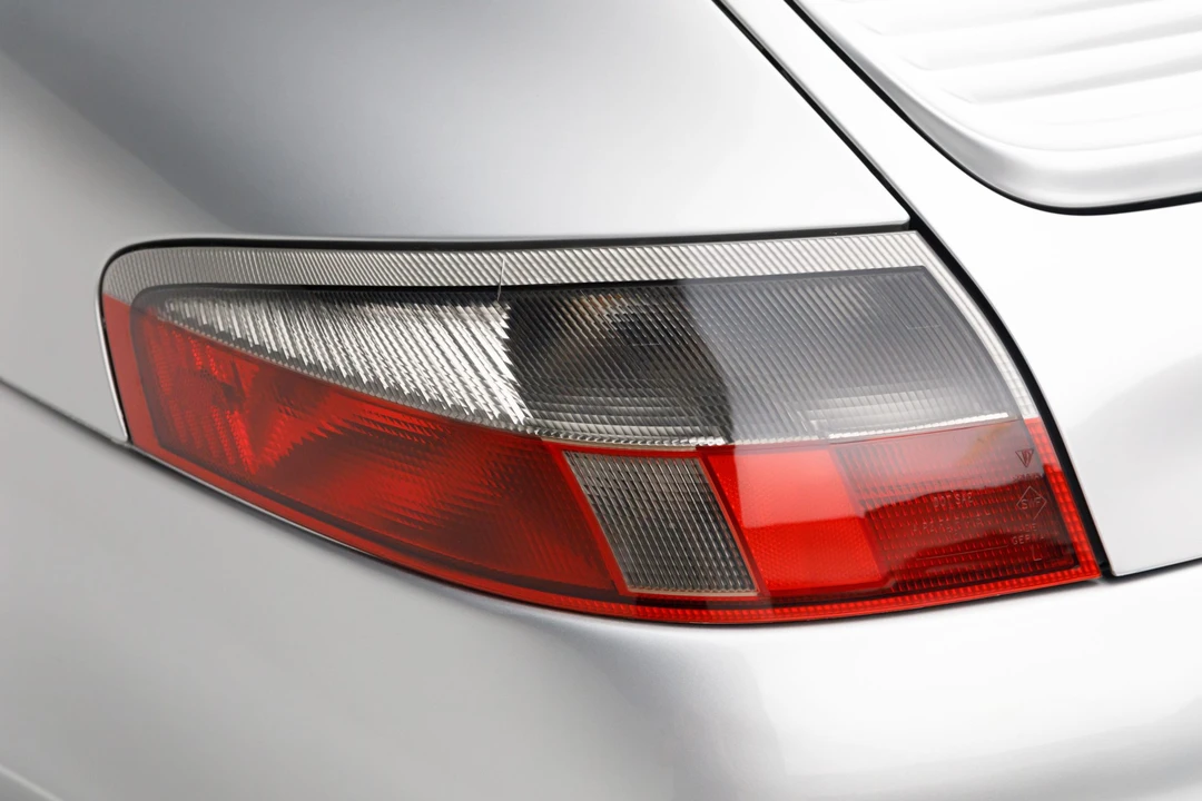 2001 Porsche 996 Carrera - Image 28 of 31
