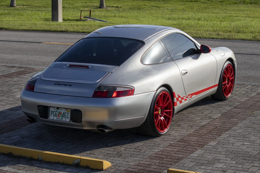 2001 Porsche 996 Carrera - Image 10 of 31