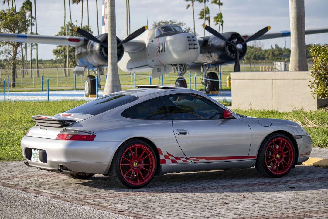 2001 Porsche 996 Carrera - Image 7 of 31