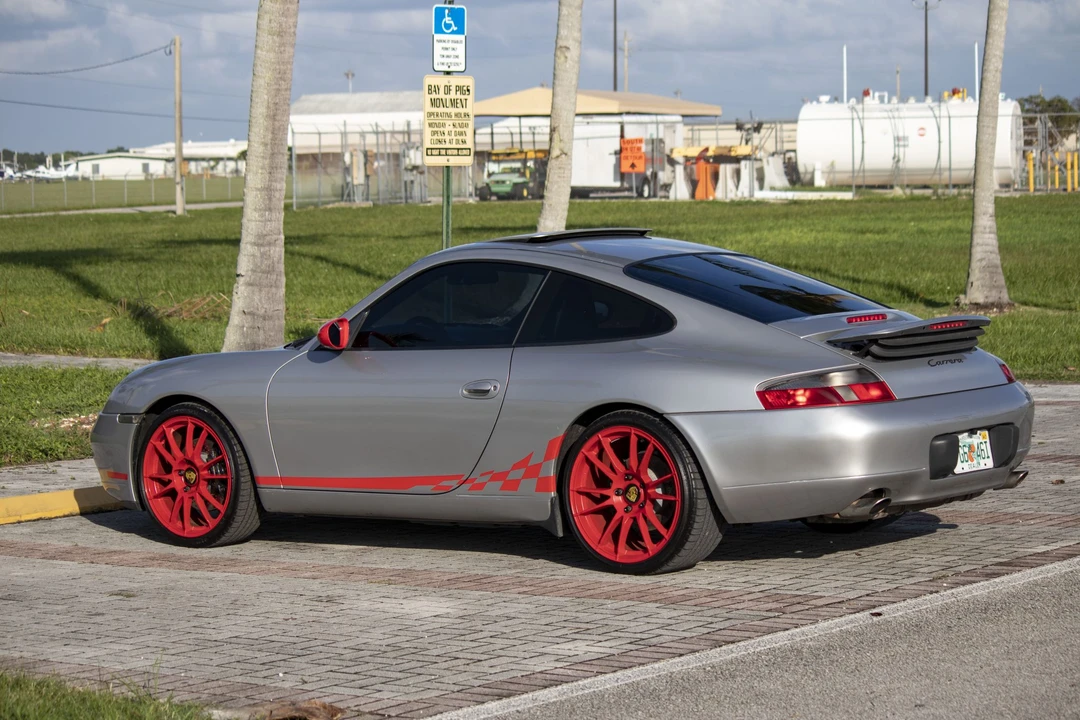 2001 Porsche 996 Carrera - Image 26 of 31