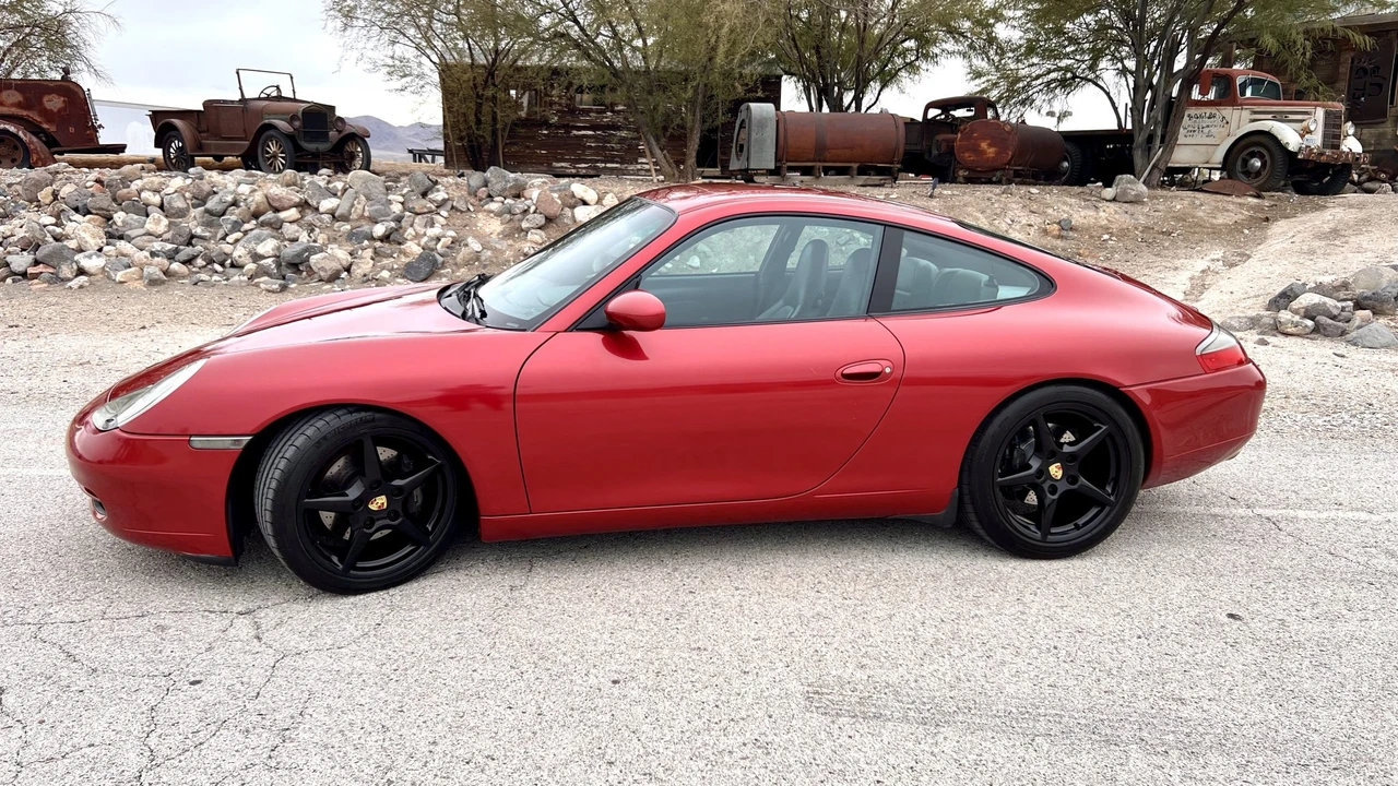 2001 Porsche 996 Carrera - Image 2 of 31