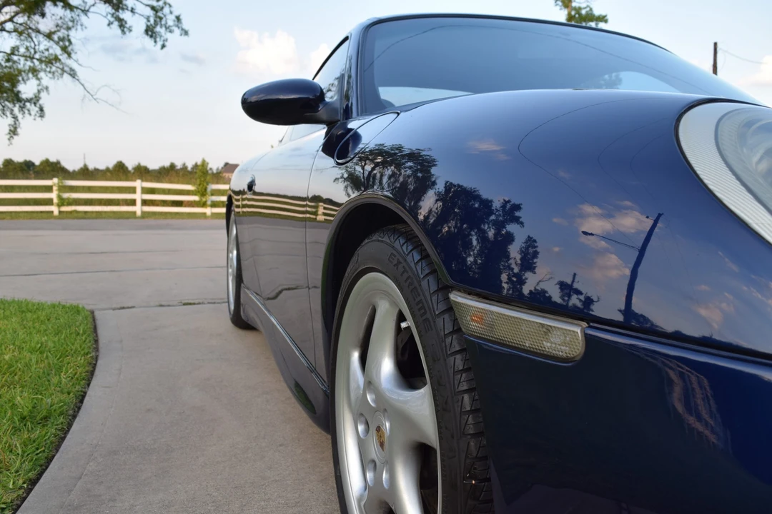 2001 Porsche 996 Carrera - Image 12 of 31