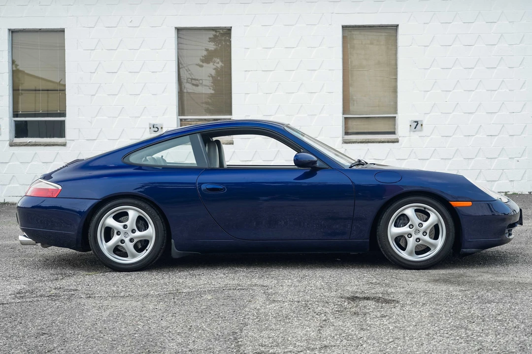 2001 Porsche 996 Carrera - Image 11 of 31