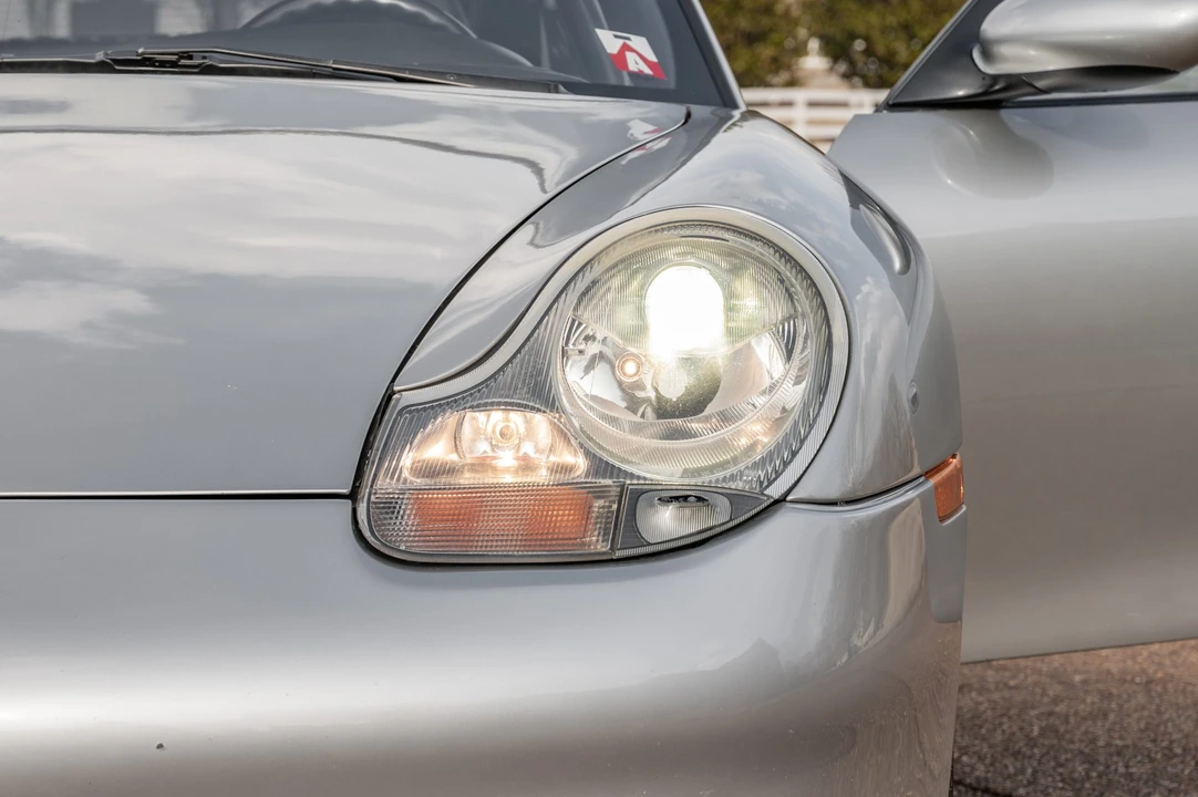 2001 Porsche 996 Carrera - Image 13 of 31