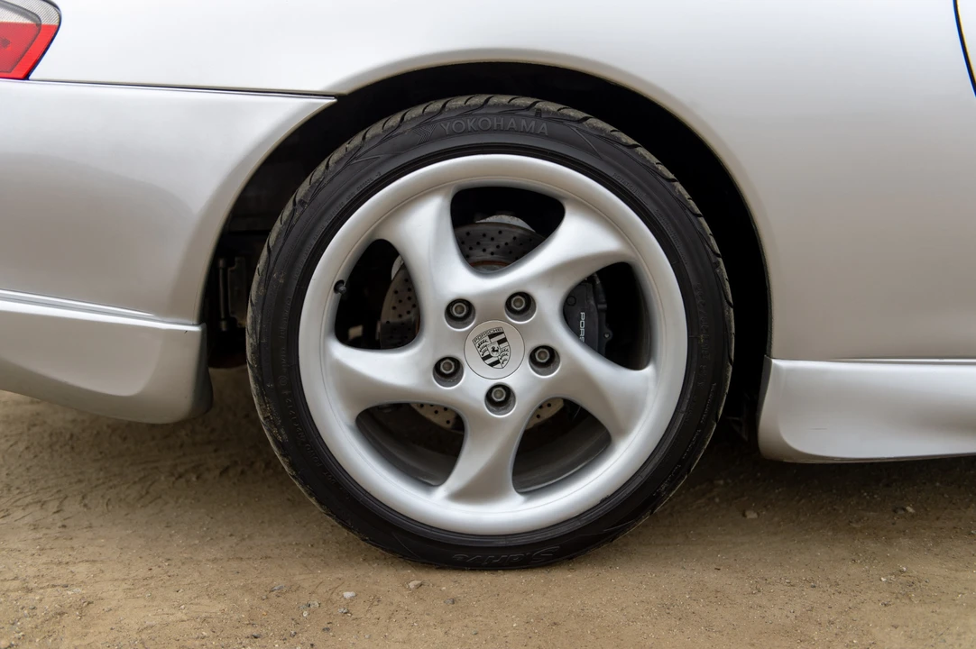 2001 Porsche 996 Carrera - Image 30 of 31