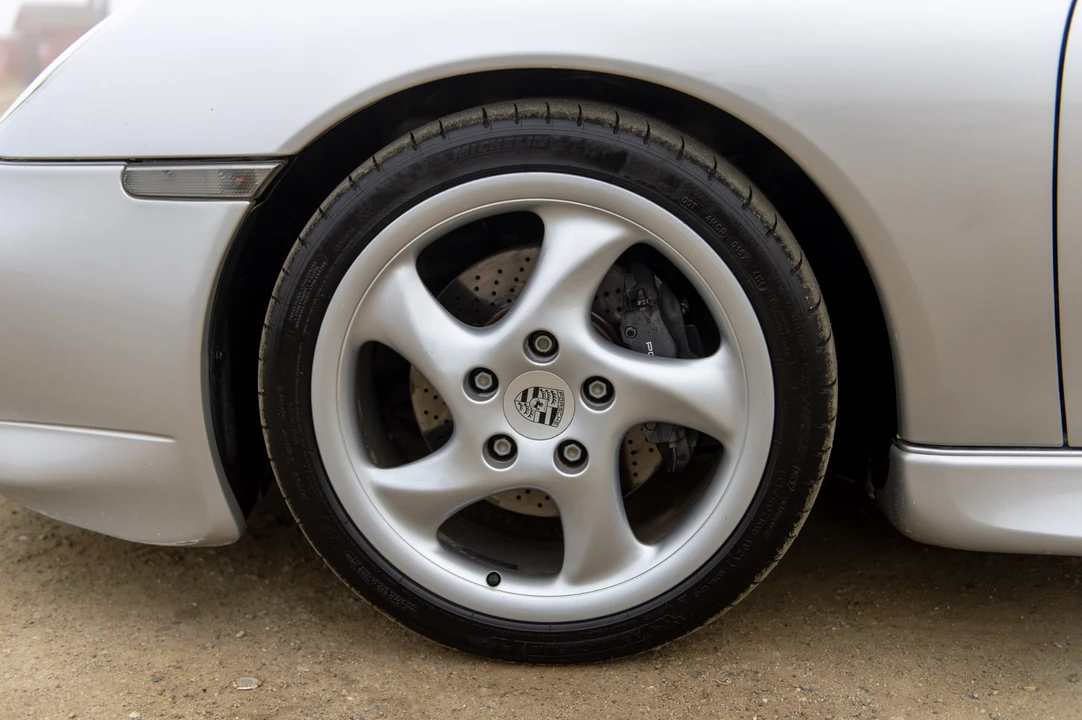 2001 Porsche 996 Carrera - Image 28 of 31
