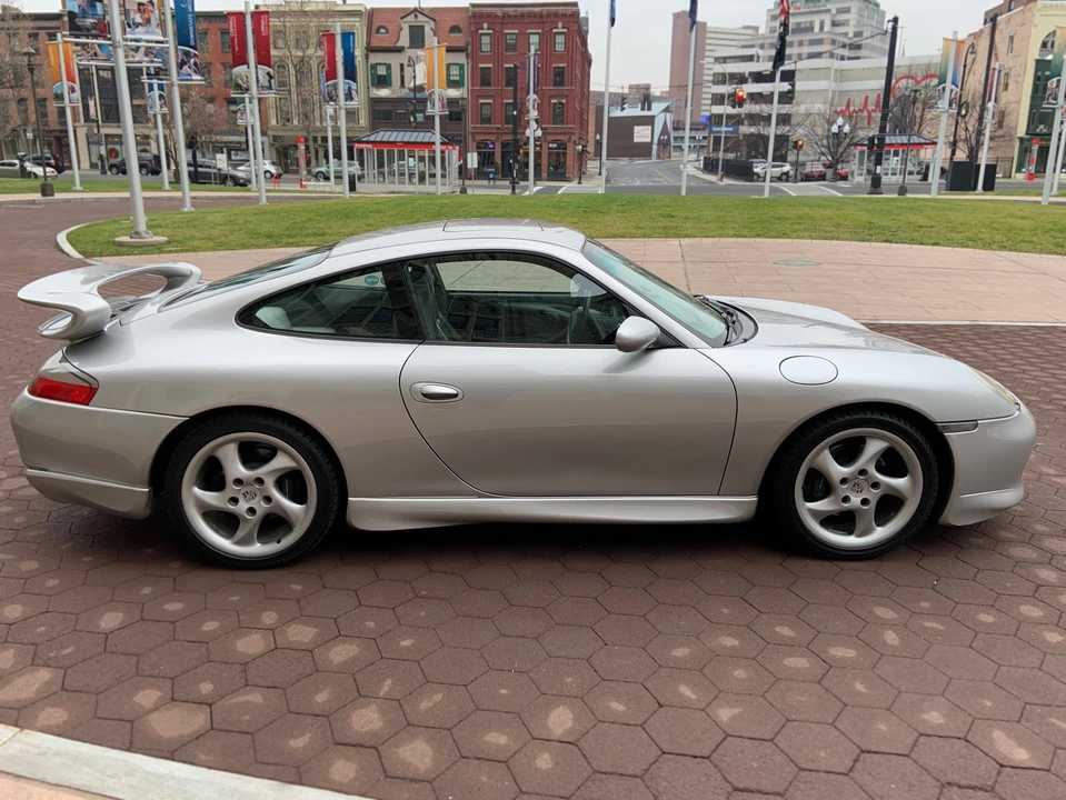 2001 Porsche 996 Carrera - Image 12 of 31