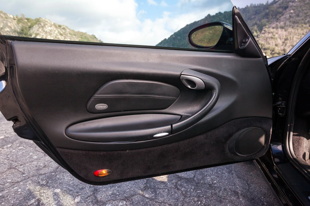 2001 Porsche 996 Carrera - Image 28 of 31