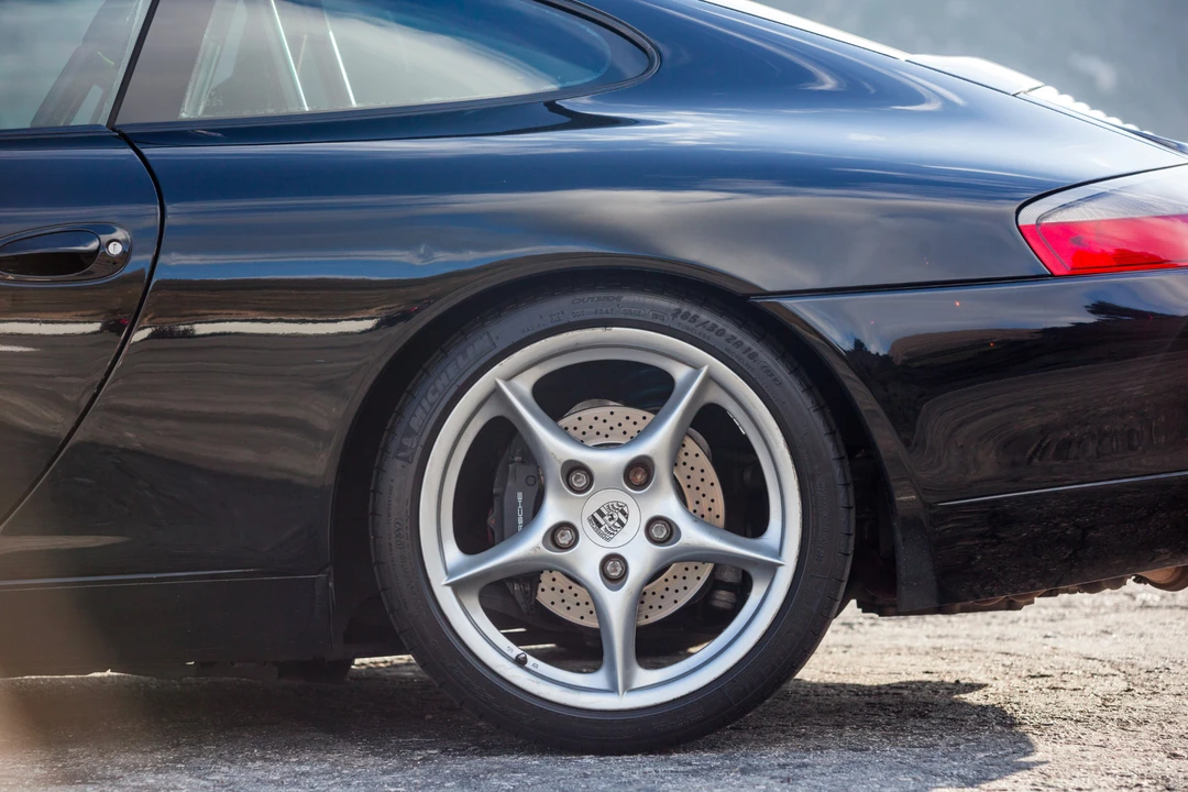 2001 Porsche 996 Carrera - Image 14 of 31