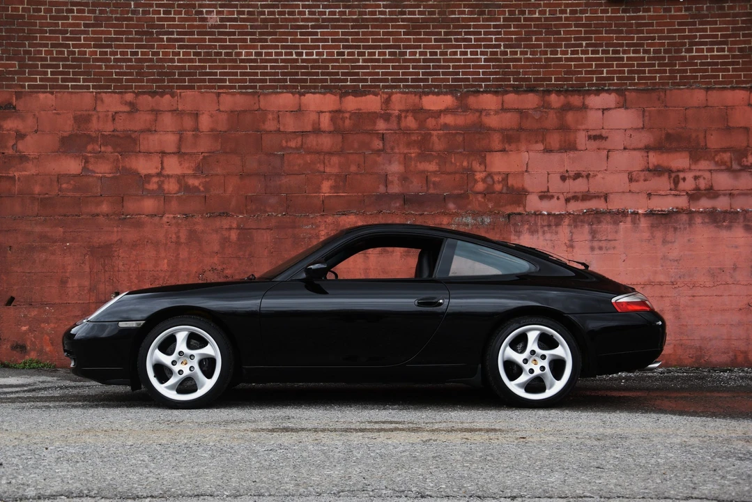 2001 Porsche 996 Carrera - Image 10 of 31