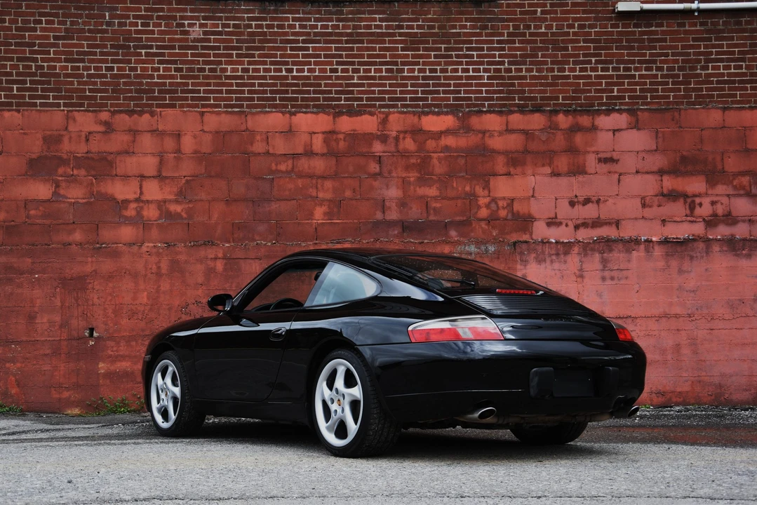 2001 Porsche 996 Carrera - Image 13 of 31