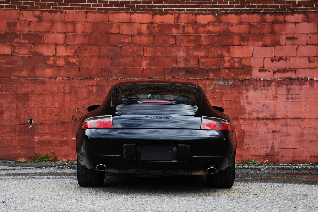 2001 Porsche 996 Carrera - Image 17 of 31