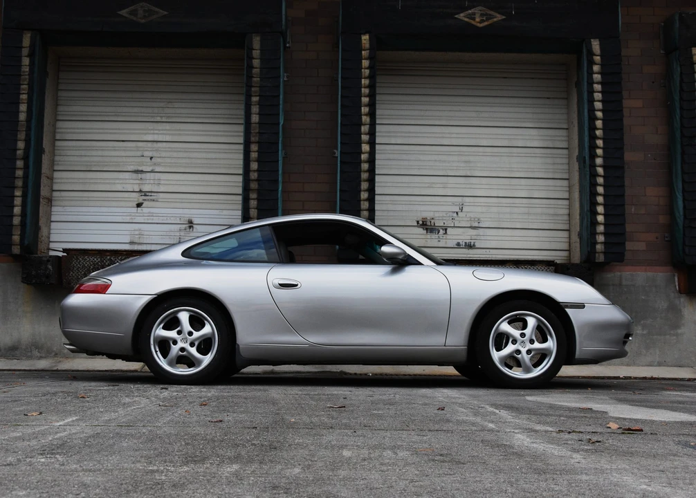 2001 Porsche 996 Carrera - Image 9 of 31
