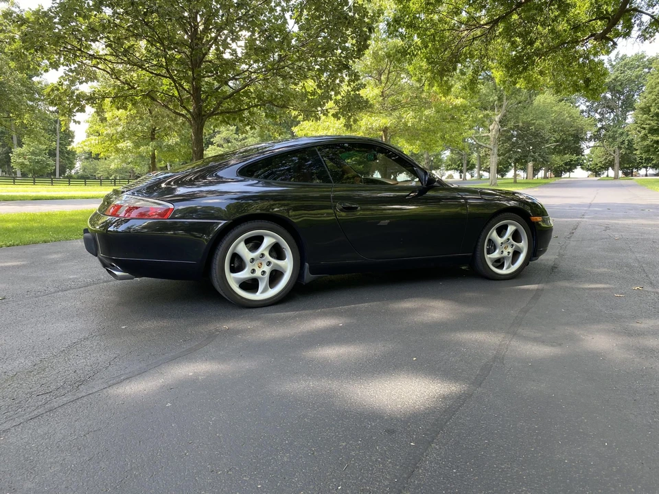 2001 Porsche 996 Carrera - Image 10 of 31