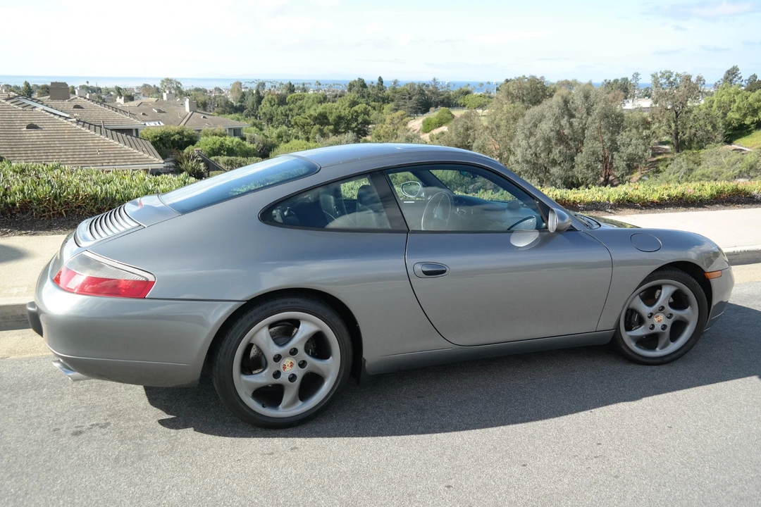 2001 Porsche 996 Carrera - Image 12 of 31