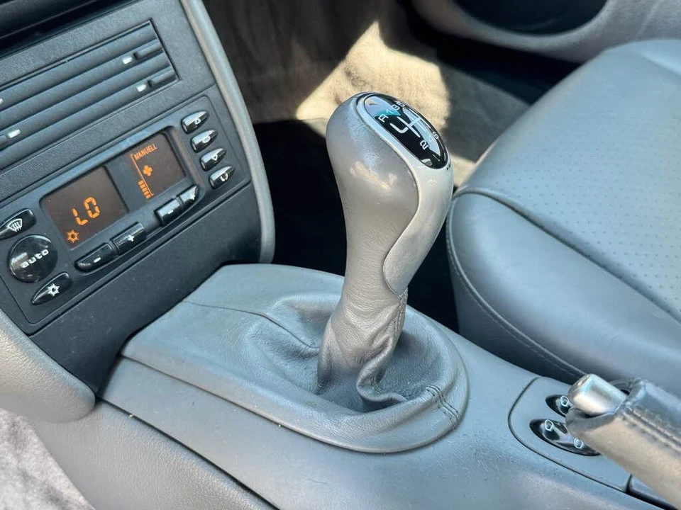 2001 Porsche 996 Carrera - Image 21 of 27