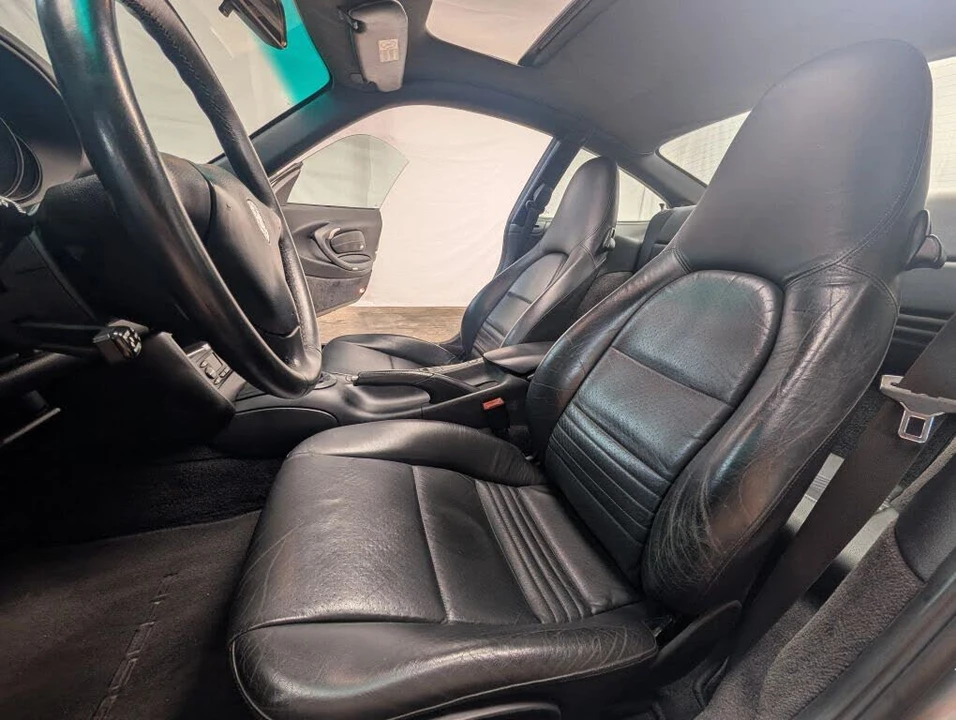 2001 Porsche 996 Carrera - Image 10 of 31