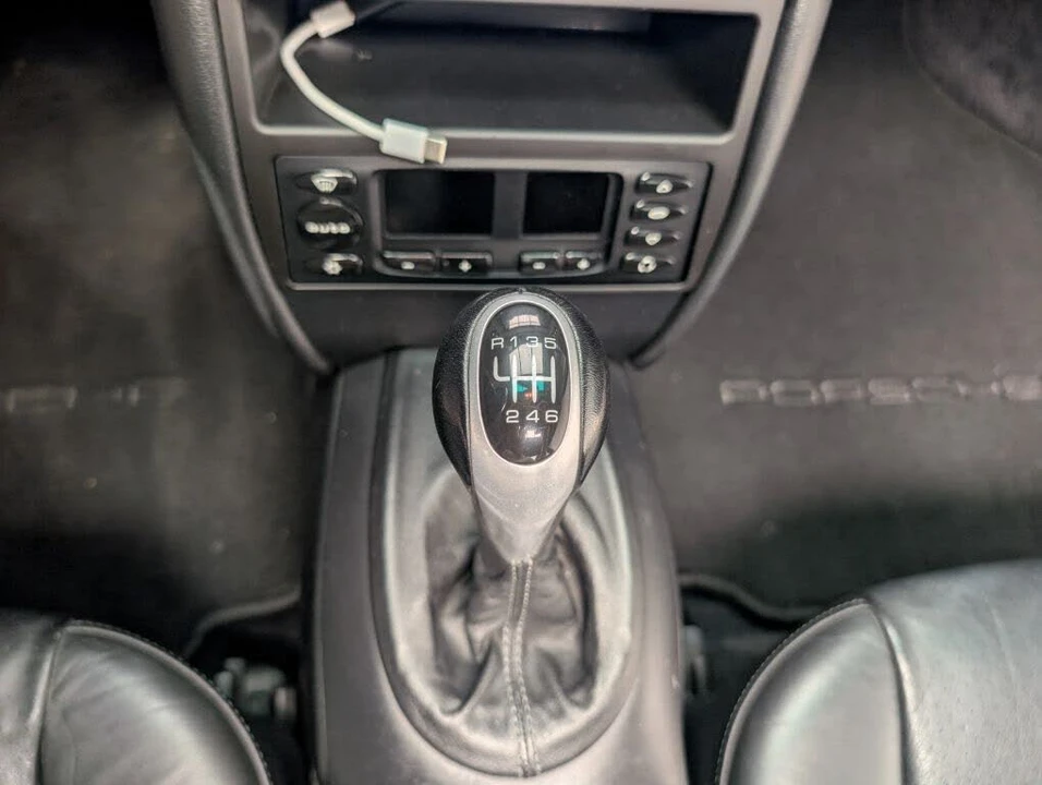 2001 Porsche 996 Carrera - Image 16 of 31