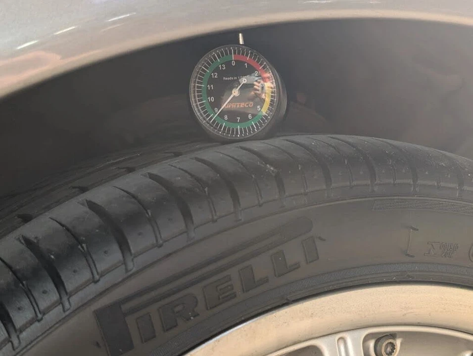 2001 Porsche 996 Carrera - Image 28 of 31
