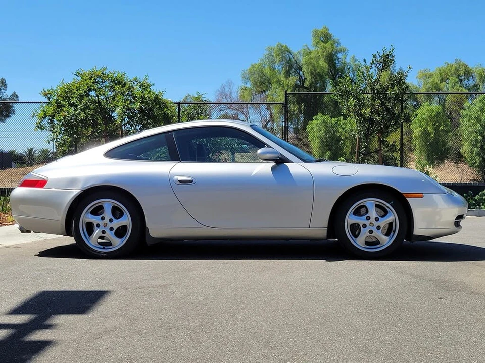 2001 Porsche 996 Carrera - Image 8 of 27