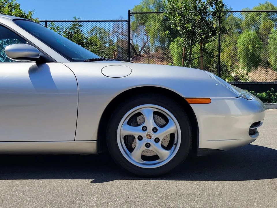 2001 Porsche 996 Carrera - Image 11 of 27