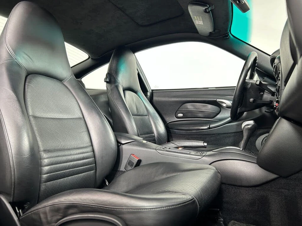 2001 Porsche 996 Carrera 4 - Image 25 of 31
