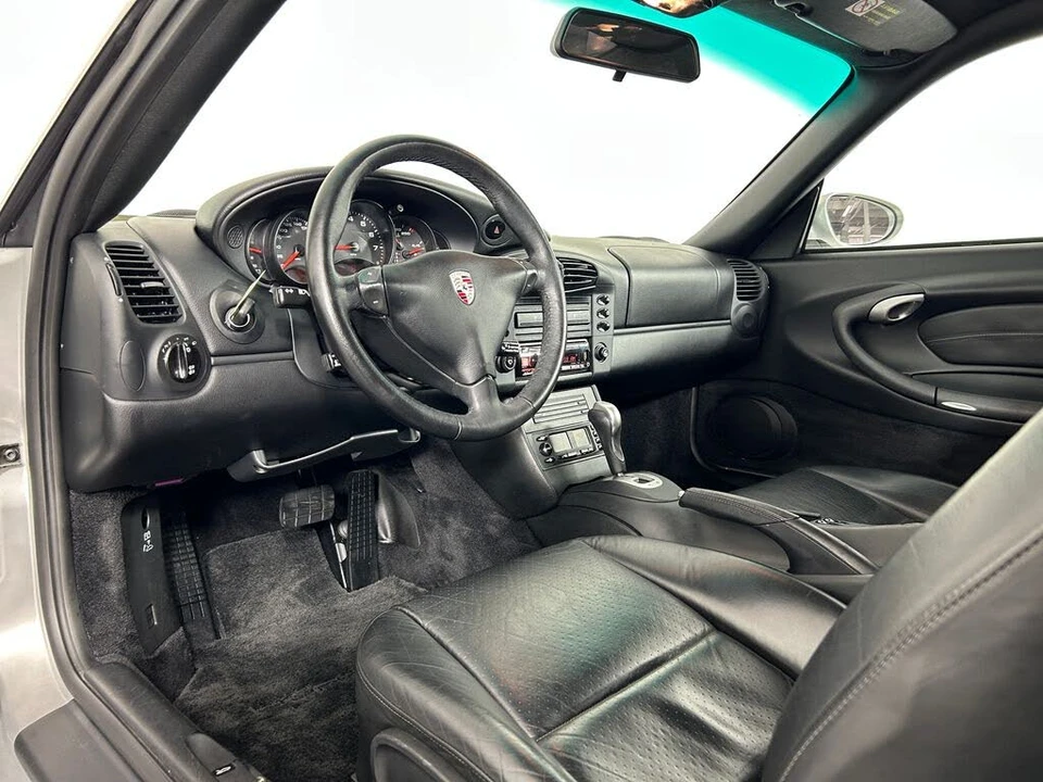2001 Porsche 996 Carrera 4 - Image 4 of 31