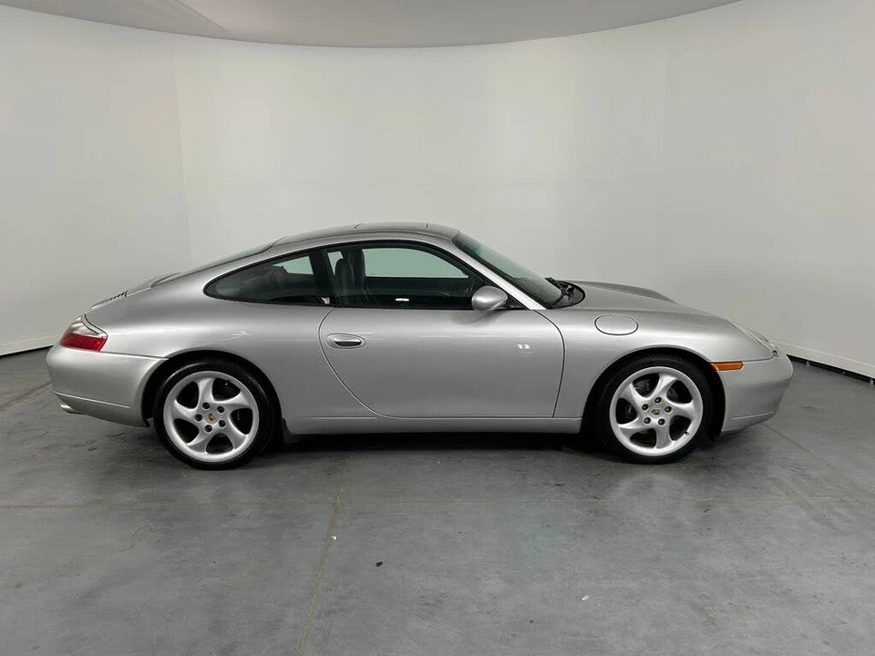 2001 Porsche 996 Carrera 4 - Image 8 of 31