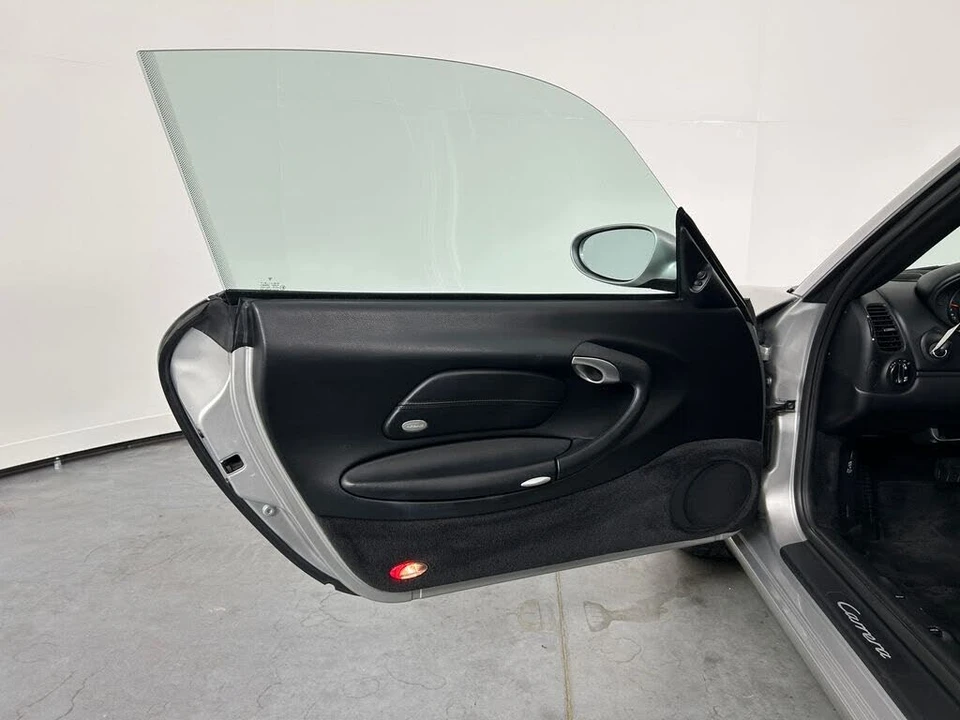 2001 Porsche 996 Carrera 4 - Image 15 of 31