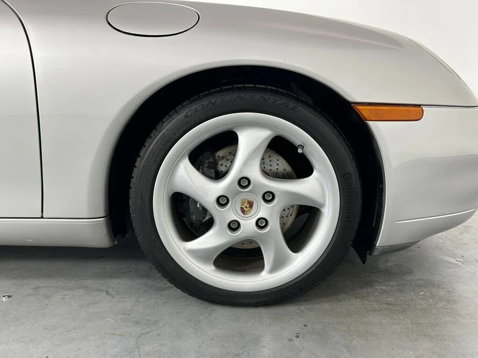 2001 Porsche 996 Carrera 4 - Image 11 of 31