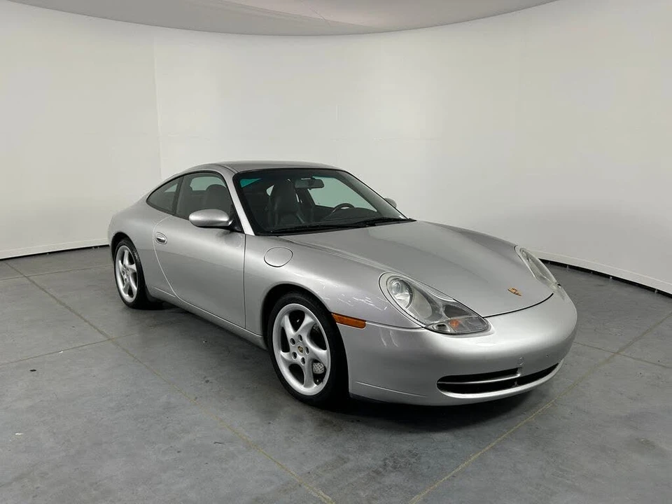2001 Porsche 996 Carrera 4 - Image 9 of 31