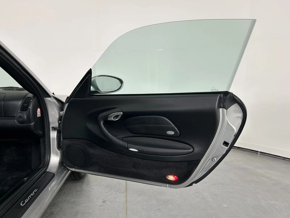 2001 Porsche 996 Carrera 4 - Image 26 of 31