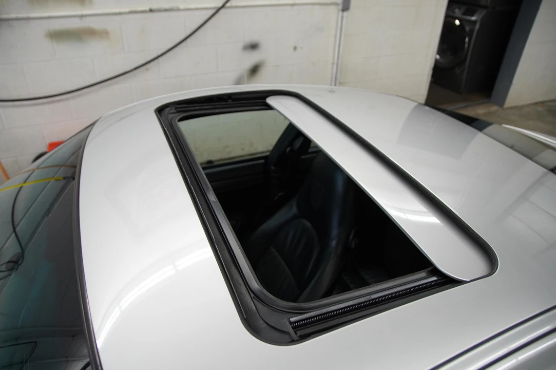 2001 Porsche 996 Carrera - Image 19 of 31