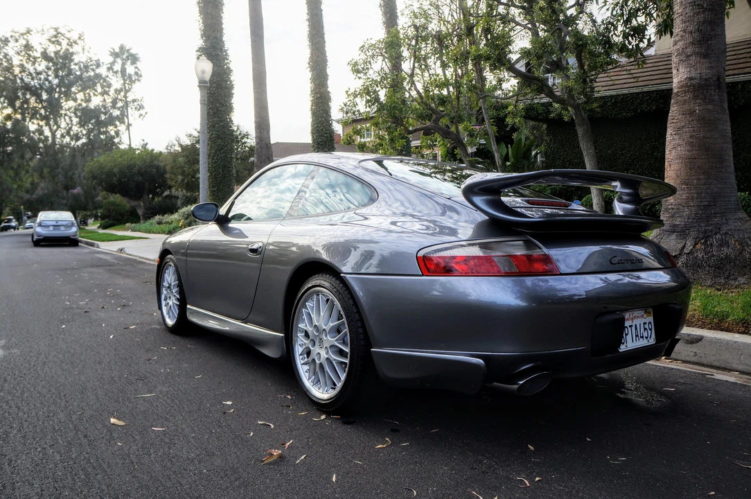 2001 Porsche 996 Carrera - Image 12 of 31